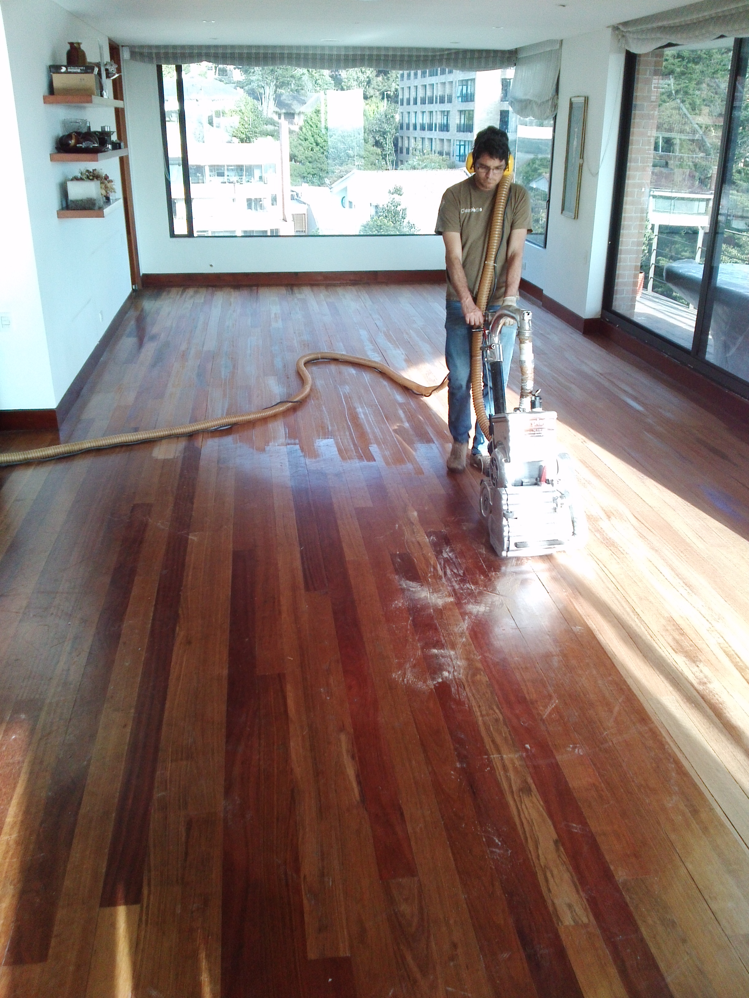 clearpisos especialistas en restauracion de pisos de madera en bogota libre de polvo garantizado